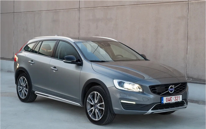 Volvo V60 Cross Country cena 59900 przebieg: 248315, rok produkcji 2017 z Lublin małe 631